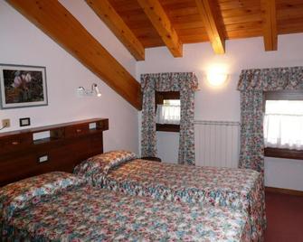 Hotel Petit Giles - 科涅 - 睡房