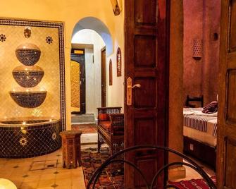 Wonderful and Genuine Riad, 5 ' Walk Main Square 11 Nice rooms up to 28 people - 马拉喀什