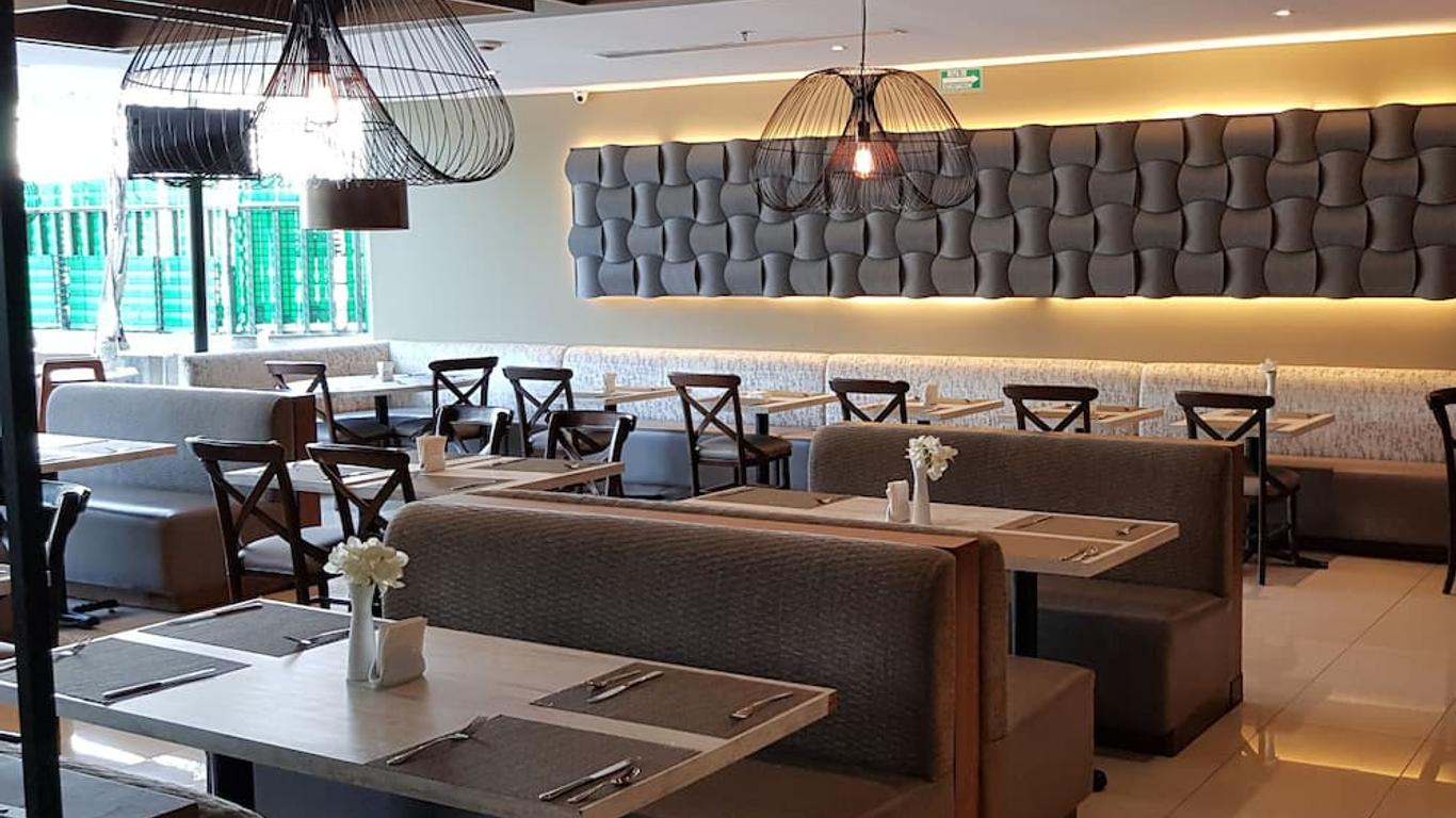 安塔瑞丝加莱里亚斯酒店