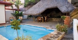 非洲之家旅馆酒店 - 温特和克 - 游泳池