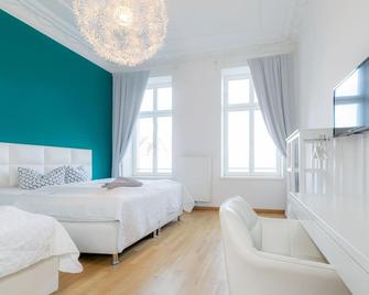 Grand Modern 3-bedroom with 8 beds + bathroom - Luga Homes - Townhouse - 施科保 - 睡房
