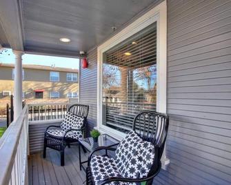 Extravagant Victorian Near Uc Davis Medical Center - 萨克拉门托 - 阳台