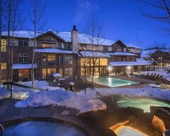 Grand Timber Lodge Ski in/Ski out Studio Breckenridge - 布雷肯里奇 - 游泳池