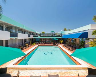 南迈阿密凯艺酒店 - 迈阿密 - 游泳池