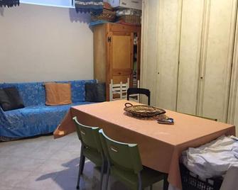 Room For 2, Great For A Weekend Getaway! - 福利奥 - 餐厅