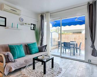 LE ROYAL Studio adorable avec terrasse, parfait pour les couples et à deux pas de la Croisette - 戛纳 - 客厅