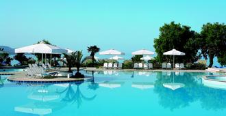 格雷科泰爾菲洛森尼亞飯店 - 卡拉马塔 - 游泳池