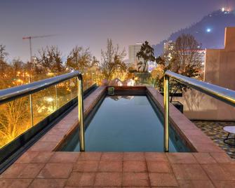 卢西亚诺K酒店 - 圣地亚哥 - 游泳池