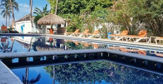 阿尔塔斯冲浪酒店 - 埃斯孔迪多港 - 游泳池