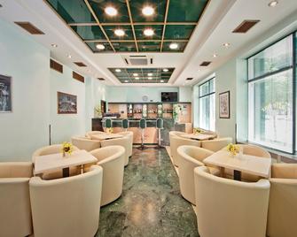 中心酒店 - 萨格勒布 - 休息厅