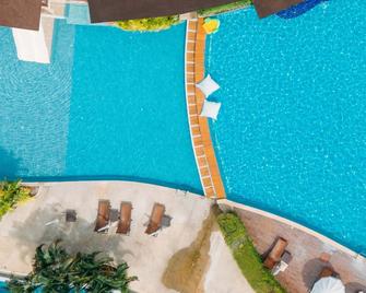 班陶阿瑞纳海滩度假酒店 - Choeng Thale - 游泳池