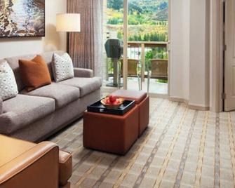 2 Bedroom Lock-off - Sheraton Mountain Vista - Full Resort Access - 埃文 - 客厅