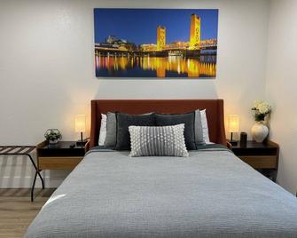 Charming Guest House in East Sac - 萨克拉门托 - 睡房