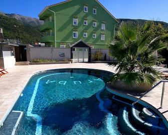 阿鲁巴酒店 - 布德瓦 - 游泳池