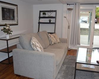 Cozy 1 BR Apartment in NW Seattle w/ Private Patio - 西雅图 - 客厅