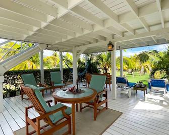 Coconut Farm Cottage - Cockleshell Beach St.Kitts - 巴斯特尔 - 露台