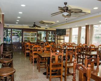 阿尔卡拉城酒店 - 埃纳雷斯堡 - 餐馆