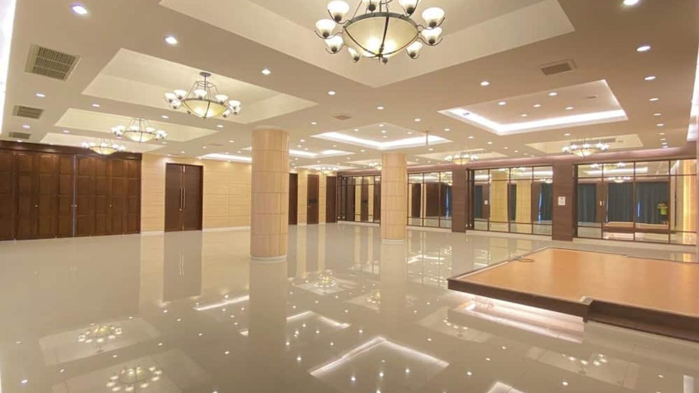 兰察斑城市大酒店