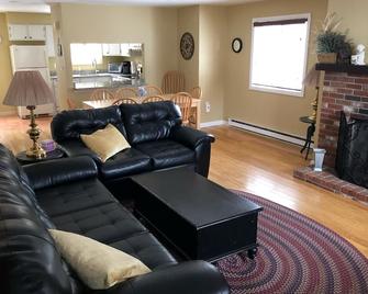 Large Townhouse Close to Loon Mountain - 北伍德斯托克 - 客厅