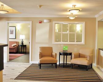 美国圣路易斯韦斯特波特中央长住公寓式酒店 - 马里兰高地 - 客厅