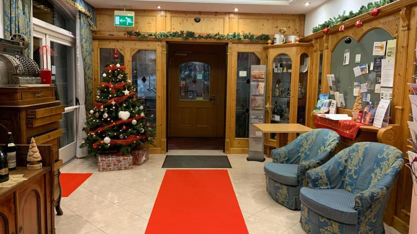 圣伊拉里奥酒店