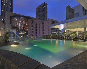 吉隆坡富丽华武吉免登酒店 - 吉隆坡 - 游泳池