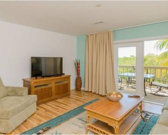 Key West - Weekly Stay Only - 2 Bedroom 2 Bathrooms Sleeps 6 - 基韦斯特 - 客厅