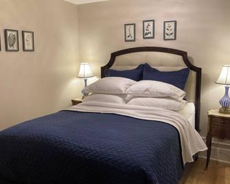 Pineapple House, Spacious 1st Floor Apartment! City Center! 96 Walk Score! Free Parking! - 丹佛 - 睡房