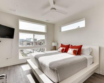 Oozing Modern Elegance filled with Natural Light - 达拉斯 - 睡房