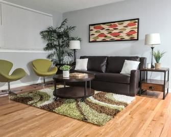 Fantastic 3BR Close to Botanical Gardens and Airport - 诺福克 - 客厅