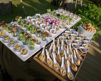 Tropical backyard & Luxury wooden villa, 5 min to local night market, 10 to Mall - 顺安 - 餐馆