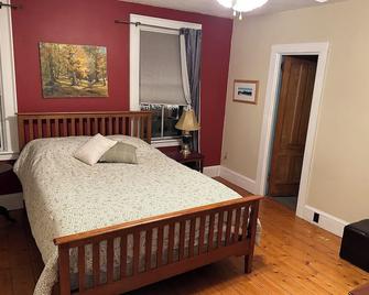 Green Mountain Village Getaway in picturesque Bristol, Vermont. - 布里斯托尔（佛蒙特州） - 睡房