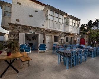 阿拉恰特莫纳特酒店 - 阿拉恰特 - 露台