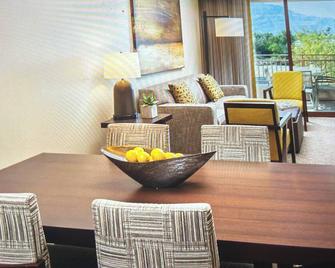 Coachella Weekend At Luxury Resort - Westin Desert Willow Villas - 棕榈荒漠 - 餐厅