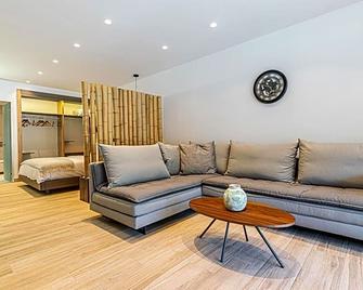 F & S Lounge Suites - 帕尔加 - 客厅
