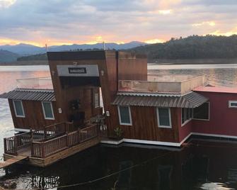 Boat House Suriya - 通帕蓬 - 建筑