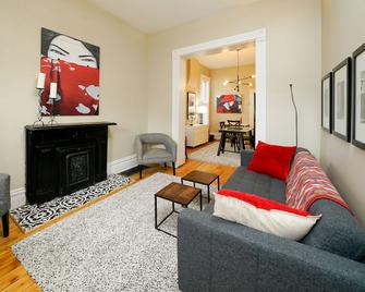 Updated Home In Vibrant Five Points Neighborhood - Walk To Downtown Denver - 丹佛 - 客厅