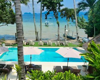 拉斯特弗龙蒂尔海滩度假酒店 - 仅限成人 - 爱妮岛 - 游泳池