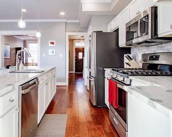 Idyllic 3-Br / Ideal Petworth DC Location, Parking - 华盛顿 - 厨房