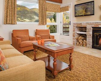 Marriott's Streamside Douglas At Vail - 2 Bedroom + Loft - 范尔 - 客厅