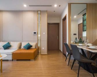 Bom Homes - Vinhomes Skylake服务公寓 - 河内 - 客厅