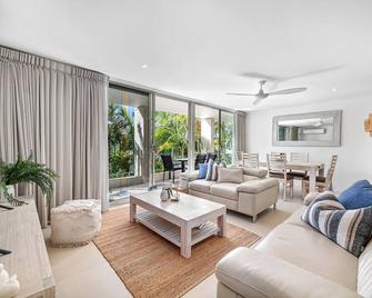 Noosa Dreaming in Luxury Beachside Resort - 奴沙岬 - 客厅