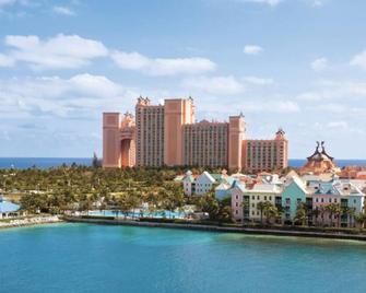 Beautiful Harborside Resort Atlantis, Full Access To Atlantis Property , Watch T - 拿骚 - 游泳池