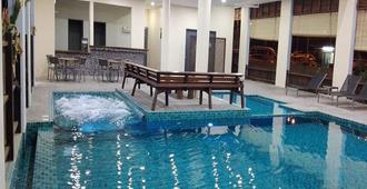 切南兰卡威纳迪亚斯酒店 - 兰卡威 - 游泳池