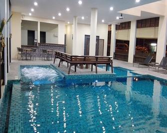 切南兰卡威纳迪亚斯酒店 - 兰卡威 - 游泳池