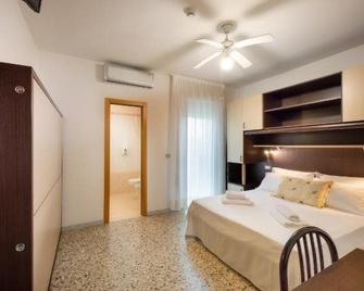 Hotel Atenea Golden Star - 卡奥莱 - 睡房