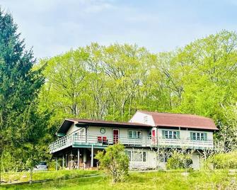 Red Peacock Catskill Cabin sleeps four 6 - 尚代肯 - 建筑