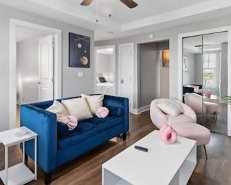 Your Cozy 2-Bedroom Midtown - 底特律 - 客厅
