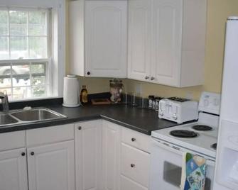 FREE 3rd Night! (See description) Nantucket in Town 3 Bedroom 1 Bath Cute House - 楠塔基特 - 厨房