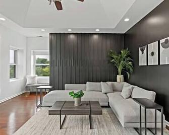 The Penthouse, Lux stay near Downtown, UofC & Lake - 芝加哥 - 客厅